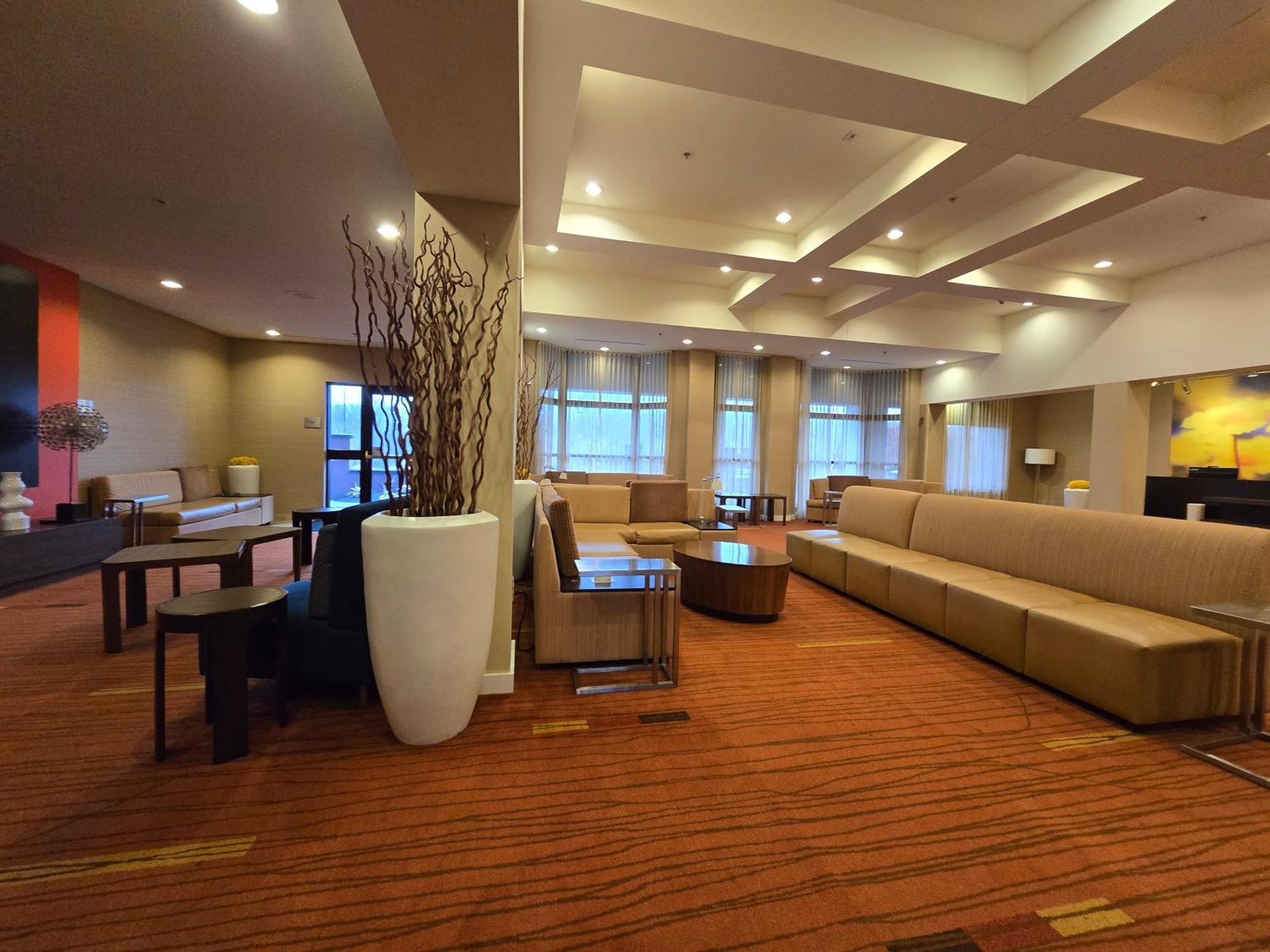 Country & By Radisson, Convention Center Hotel