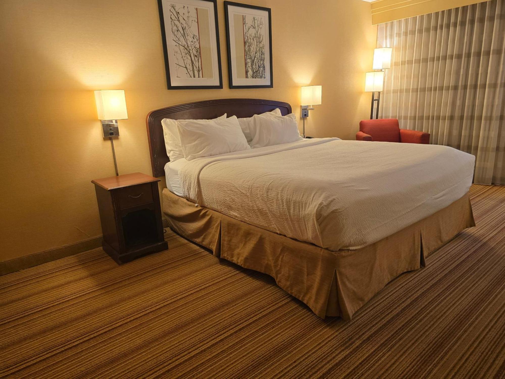 Country & By Radisson, Convention Center Hotel 3*